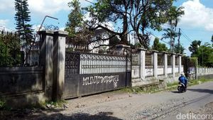 Pasca Penggeledahan, Padepokan Aa Gatot Sepi