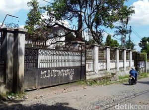 Pasca Penggeledahan, Padepokan Aa Gatot Sepi