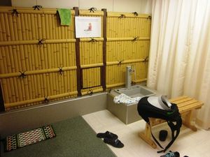 Tempat Salat yang Kecil Tapi Nyaman di Kyoto Tower, Jepang