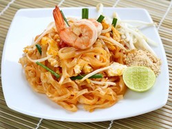 Pad Thai, Mie Goreng Thailand yang Pedas Gurih Ada di 5 Restoran Ini