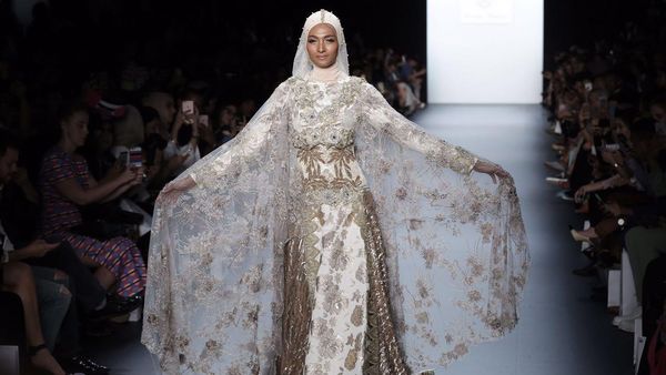 Foto: Lihat Lagi 20 Karya Anniesa Hasibuan di New York Fashion Week