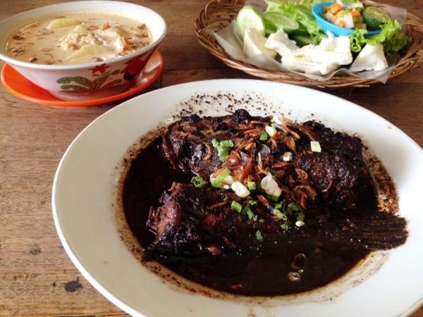 Aduh Sedapnye Gabus Pucung dan Sayur Besan Asli Betawi