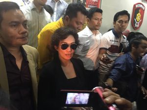 5 Jam Diperiksa Soal Senpi Gatot Brajamusti, Reza Artamevia: Asik, Enjoy! 5 Jam Diperiksa Soal Senpi Gatot Brajamusti, Reza Artamevia: Asik, Enjoy!