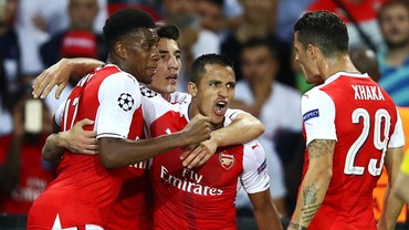 Menggeser Alexis Sanchez untuk Menembus Lini Pertahanan PSG