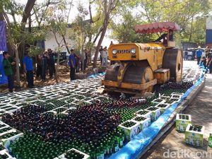 Ribuan Botol Miras Impor Ilegal Dimusnahkan Ribuan Botol Miras Impor Ilegal Dimusnahkan
