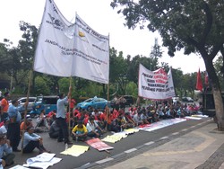 Didemo, Ahok Minta Eks Karyawan Trans Batavia Cari Solusi ke Disnaker
