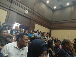 Belajar Uji Mental, Puluhan Calon Jaksa Simak Serius Sidang Jessica