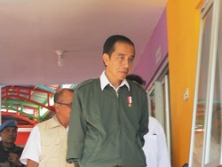 Kunjungi Rumah Pemulihan Gizi Situbondo, Presiden Jokowi Bagikan Biskuit