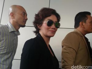 Reza Artamevia Juga akan Diperiksa Terkait Dugaan Pencabulan Gatot Reza Artamevia Juga akan Diperiksa Terkait Dugaan Pencabulan Gatot