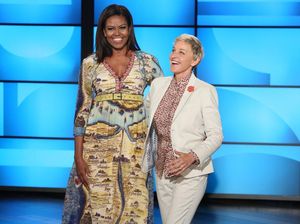 Michelle Obama Tampil Unik Pakai Gaun Bergambar Peta Michelle Obama Tampil Unik Pakai Gaun Bergambar Peta