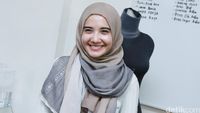 Zaskia Sungkar Lagi Happy Banget