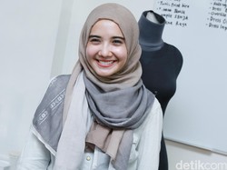 Trik Zaskia Sungkar Agar Tak Terlihat Double Chin Saat Selfie