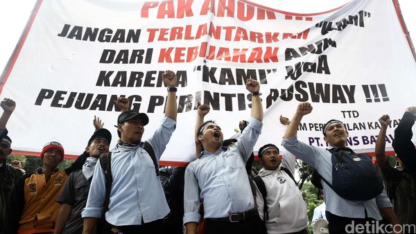 Eks Karyawan Trans Batavia Demo di Kantor Ahok
