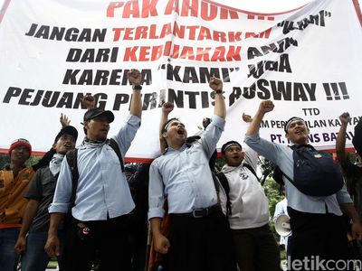 Eks Karyawan Trans Batavia Demo di Kantor Ahok