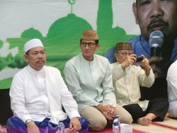 Silaturahmi dengan Warga Pulogadung, Sandiaga Minta Doa Maju Pilgub DKI