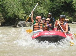 Pacu Adrenalin dengan 6 Arung Jeram Seru di Indonesia