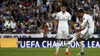 Ronaldo mengeksekusi tendangan bebas di depan kotak penalti Sporting dengan sempurna. Tendangannya mengarah ke pojok kanan atas gawang Sporting dan tak bisa dihentikan oleh Patricio. Juan Medina/Reuters/detiKFoto.