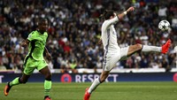 Gareth Bale berusaha mengontrol bola saat bertanding melawan Sporting di Santiago Bernabeu, Kamis (15/9/2016) dinihari WIB. Susana Vera/Reuters/detiKFoto.