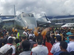 Hore! Setelah Pom Bensin, Kini Kabupaten Puncak Papua Punya Pesawat