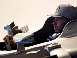Hamilton Yakin Mercedes Kini Akan Lebih Oke