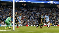 Iheanacho menjebol gawang Gladbach lewat tembakan kaki kirinya di menit ke-90. Carl Recine/Reuters/detikFoto.