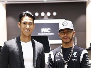 Bareng Hamilton-Rosberg, Sean Gelael Jadi Bintang Iklan Jam Tangan Asal Swiss
