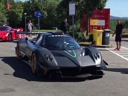 Bos Chelsea Pamer Mobil Mewahnya di Sirkuit Nurburgring