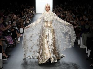 Whulandary dan Laura Muljadi Jadi Model Pemotretan Anniesa Hasibuan di NY