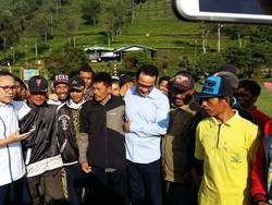 Dialog dengan Pemetik Teh, Ketua MPR: Anak Tak Boleh Putus Sekolah