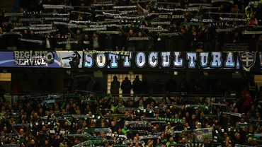 Buat Para Bos: Mohon Maaf, Fans Gladbach Tak Bisa Masuk Kerja