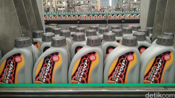 Melihat Pabrik Pelumas Canggih Buatan Indonesia