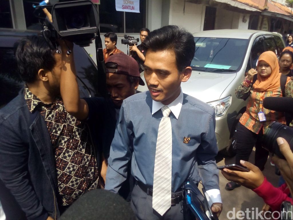 Cari Tahu Soal Putri Reza yang Diduga Jadi Korban Aa Gatot, KPAI Temui Angie Cari Tahu Soal Putri Reza yang Diduga Jadi Korban Aa Gatot, KPAI Temui Angie