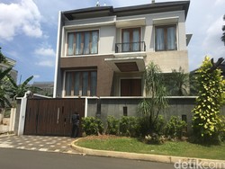 Cari Senpi, Gegana Polda Metro Sisir Rumah Korban Perampokan di PI