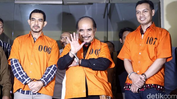 Polri Serahkan Ahmad Musadeq ke Kejari Cibinong