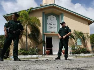 Video Penyerangan terhadap Kepolisian Terekam Kamera Video Penyerangan terhadap Kepolisian Terekam Kamera