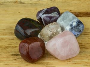 Manfaat Menyimpan Kristal Seperti Victoria Beckham Hingga Miranda Kerr