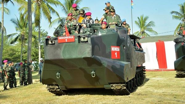 Jokowi Pantau Latihan TNI AL Armada Jaya