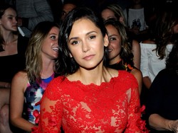 Demi Wajah Mulus, Aktris Cantik Ini Tak Malu Bepergian Pakai Krim Jerawat