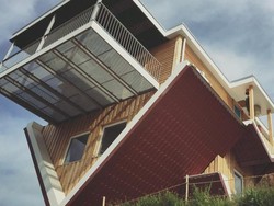 Kafe Unik di Jerman, Bangunannya Terbalik!