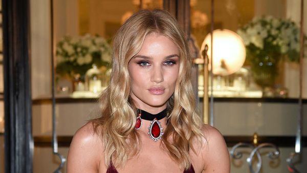 Red Velvet Dress ala Rosie Huntington-Whiteley