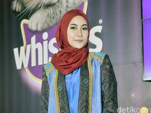 Mantap Berhijab, Anisa Rahma Sumbangkan Baju Lama