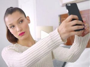 Tips Pakai Lipstik dari Bella Hadid