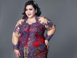 Kisah Pia, Dosen yang Kini Sukses Jual Kebaya Big Size