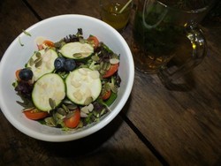 Warung Langit, Tempat Nongkrong Sehat di Bandung Utara