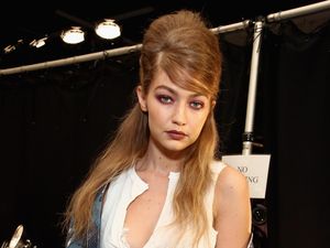 Gigi Hadid Mengaku Terkena Penyakit yang Buat Tubuhnya Mudah Lemas