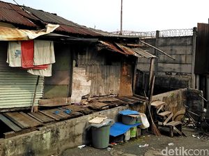 Rumah Reyotnya Dibedah Jadi Ciamik, Nenek Ini Syok Nyaris Pingsan Rumah Reyotnya Dibedah Jadi Ciamik, Nenek Ini Syok Nyaris Pingsan