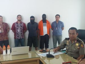 Polri Ringkus 2 Orang Otak Penyelundupan Bom Ikan dari Malaysia ke RI Polri Ringkus 2 Orang Otak Penyelundupan Bom Ikan dari Malaysia ke RI