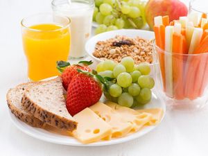 Tips Penyesuaian Pola Makan setelah Puasa Ramadhan dari Pakar Gizi UGM Tips Penyesuaian Pola Makan setelah Puasa Ramadhan dari Pakar Gizi UGM