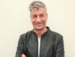 Jamban Emas 18 Karat ala Seniman Maurizio Cattelan