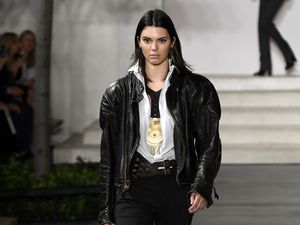 Pantaskah Kendall Jenner Disebut Sebagai Supermodel? Pantaskah Kendall Jenner Disebut Sebagai Supermodel?